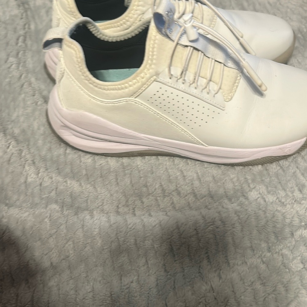 Clove nursing shoes